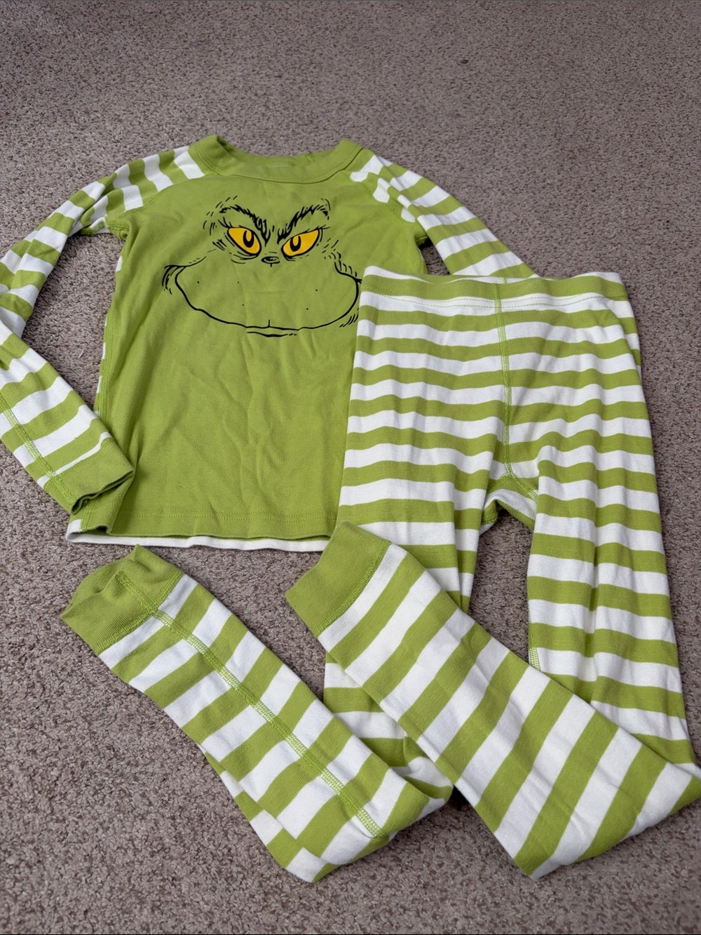 Hanna Andersson Grinch PJ set, 10